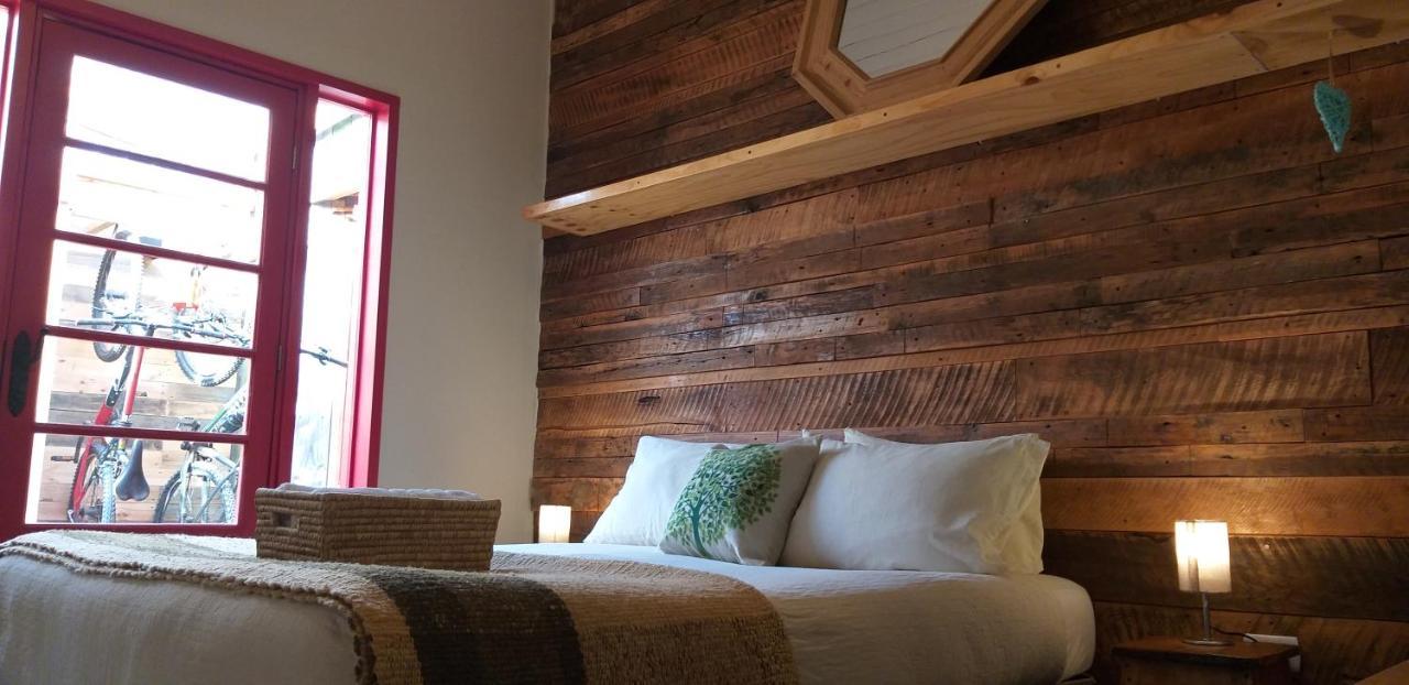 Хостел Treehouse Patagonia Пуэрто-Наталес Экстерьер фото